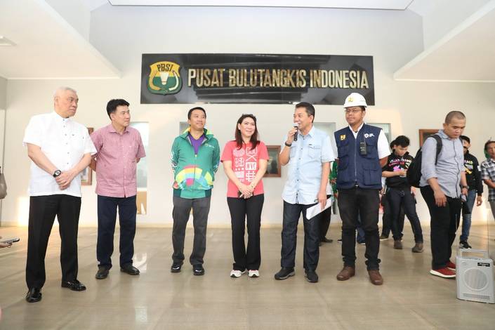 Imam Nahrawi Saat Menyambangi Pelatnas PBSI Cipayung. (Foto: Twitter @KEMENPORA_RI)