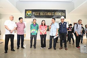 Imam Nahrawi Saat Menyambangi Pelatnas PBSI Cipayung. (Foto: Twitter @KEMENPORA_RI)