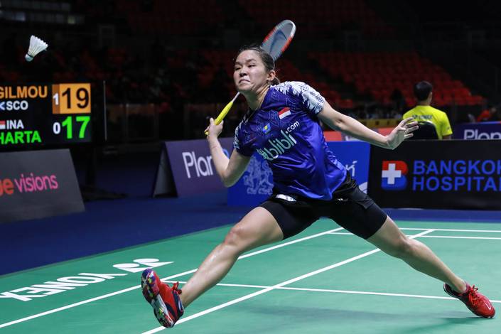 Ruselli Hartawan (Indonesia) bersiap menyambut pengembalian.