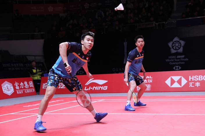 Kevin Sanjaya Sukamuljo/Marcus Fernaldi Gideon bersiap menghadang serangan.