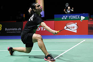 Gregoria Mariska Tunjung (Indonesia) menyambut pengembalian.