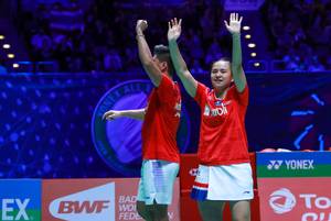 Selebrasi kemenangan ganda campuran Indonesia, Praveen Jordan/Melati Daeva Oktavianti. (Foto: PP PBSI)
