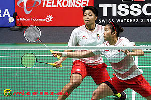 Greysia Polii/Apriyani Rahayu berusaha menyambut pengembalian.