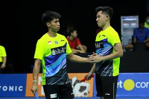 M. Reza Pahlevi Isfahani/Sabar Karyaman Gutama (Tim Banteng) berhasil mencuri satu poin di partai keempat.