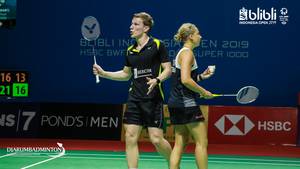 Robin Tabeling/Selena Piek (Belanda) berhasil mengalahkan ganda campuran nomor satu dunia asal Tiongkok, Zheng Si Wei/Huang Ya Qiong.