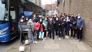 Tim bulutangkis Indonesia bersama Duta Besar Indonesia untuk Inggris, Destra Percaya (tengah). (Foto: PP PBSI)