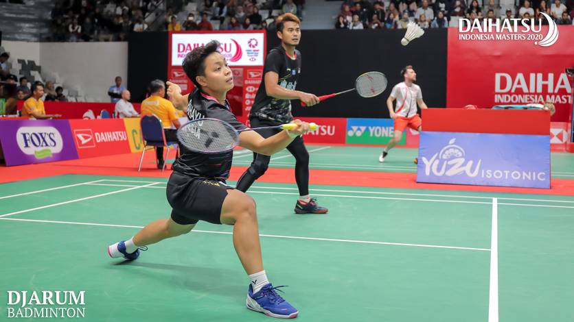 Apriyani Rahayu saat bermain rangkap di nomor ganda campuran bersama Tontowi Ahmad.