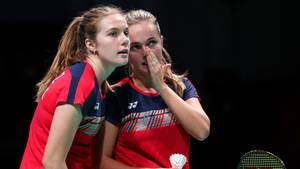 Christine Busch/Amalie Schulz (Denmark) saat berdiskusi menyiasati strategi. (Foto: BWF)