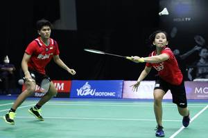 Adnan Maulana/Mychelle Crhystine Bandaso menyambut pengembalian.