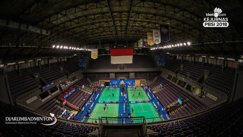 Suasana persiapan Tiket.com Kejurnas PBSI 2018 di Britama Arena.