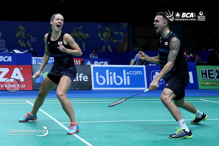 Selebrasi kemenangan Chris Adcock/Gabrielle Adcock (Inggris).