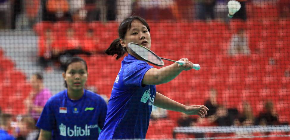 Agatha Imanuela/Siti Fadia Silva Ramadhanti menyabut pengembalian.