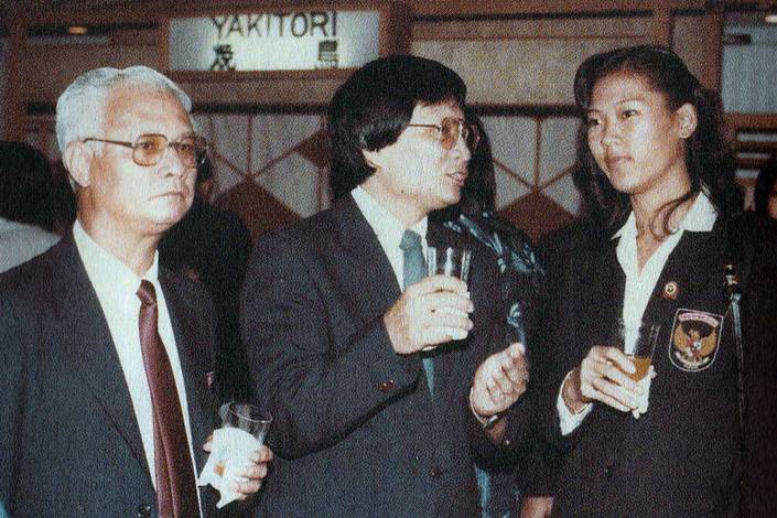 Stanley Gouw, Tan Joe Hok, & Verawaty Fadjrin (Dok. Baktiku bagi Indonesia)
