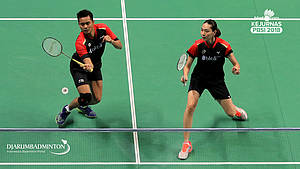 Tontowi Ahmad/Gloria Emanuelle Widjaya (PB Djarum) menyambut pengembalian.