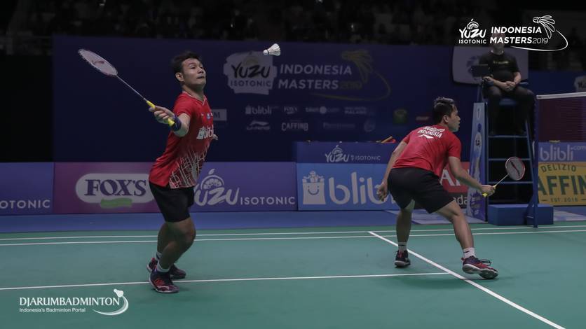 Berry Angriawan/Hardianto (Indonesia) bersiap menghadang pengembalian.