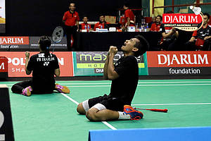 Selebrasi Pramudya Kusumawardana saat bermain di nomor ganda campuran bersama Indah Cahya Sari Jamil.