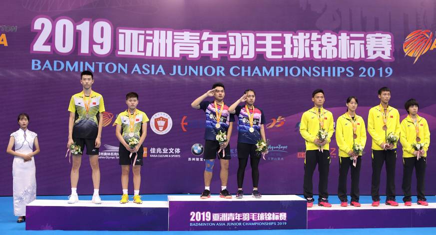 Leo Rolly Carnando/Indah Cahya Sari Jamil (tengah) keluar sebagai juara Asia Junior Championships 2019.