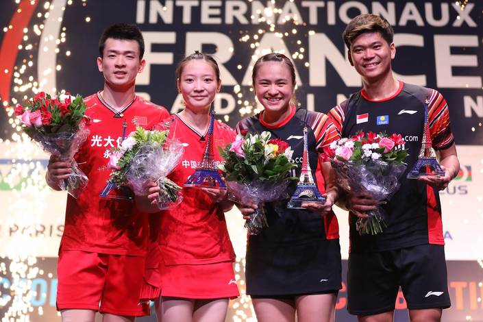 Ganda campuran Indonesia, Praveen Jordan/Melati Daeva Oktavianti (kanan) bersama Zheng Si Wei/Huang Ya Qiong (Tiongkok) di podium juara Franch Open 2019. (Foto: PP PBSI)