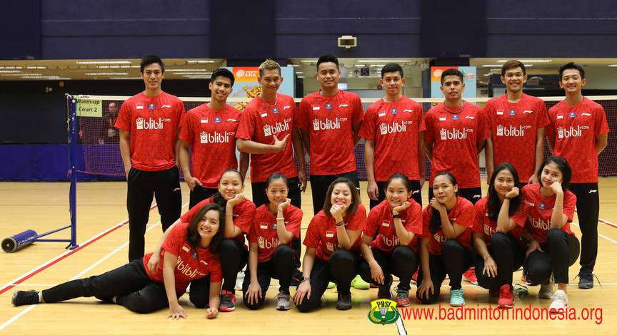 Tim beregu campuran Indonesia berfoto bersama.