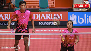 Moh Rezky Alfarez/Nahla Aufa Dhia Ulhaq (Sekolah Khusus Olahraga Ragunan/PB Jaya Raya Jakarta ) menyambut pengembalian.