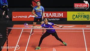 Brigita Marcelia Rumambi/Meirisa Cindy Sahputri (PB Berkat Abadi) mengembalikan shuttlecock.