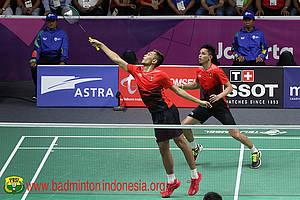 Fajar Alfian/Muhammad Rian Ardianto menghadang pengembalian.