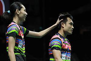 Ekspresi kekecewaan Hafiz Faizal/Gloria Emanuelle Widjaja (Indonesia).