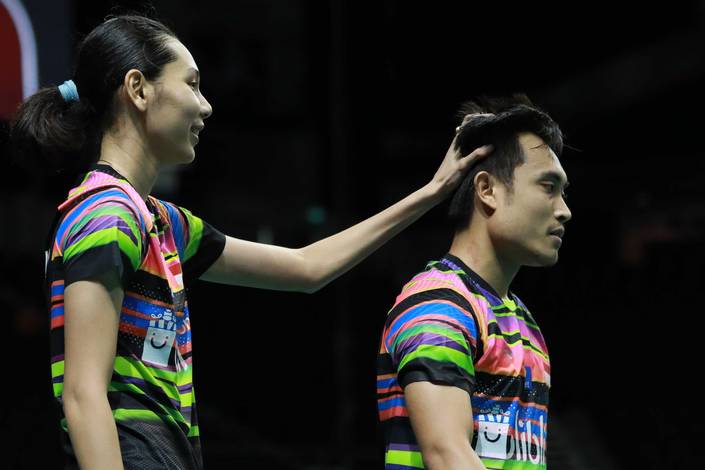 Ekspresi kekecewaan Hafiz Faizal/Gloria Emanuelle Widjaja (Indonesia).