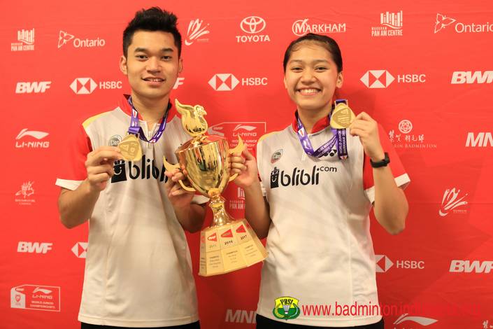 Leo Rolly Carnando/Indah Cahya Sari Jamil (Indonesia) saat menjuarai World Junior Championships 2018.