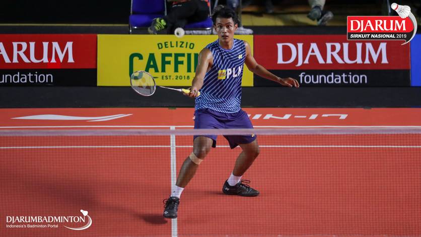 Enzi Shafira (PB SGS PLN) menyambut pengembalian.