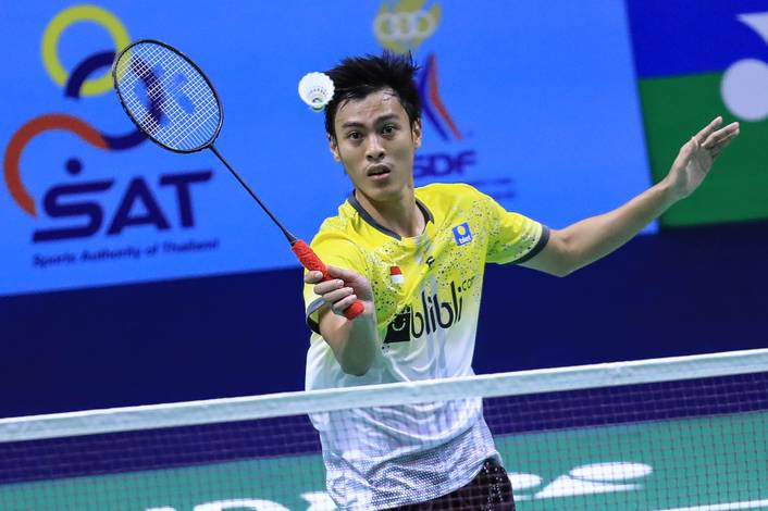 Shesar Hiren Rhustavito (Indonesia) bersiap menyambut pengembalian.